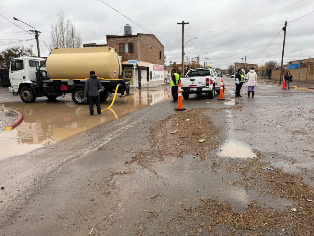Centenario: cortes y asistencia tras la lluvia intensa
