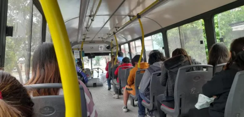 Detienen a hombre por abuso sexual en colectivo en Neuquén