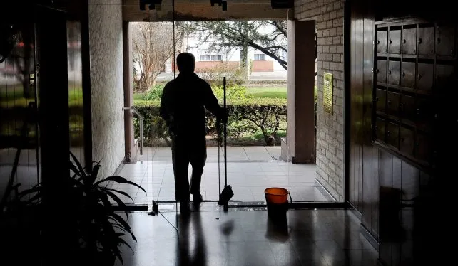 Conflicto salarial en Neuquén: apuntan a una administradora de consorcios