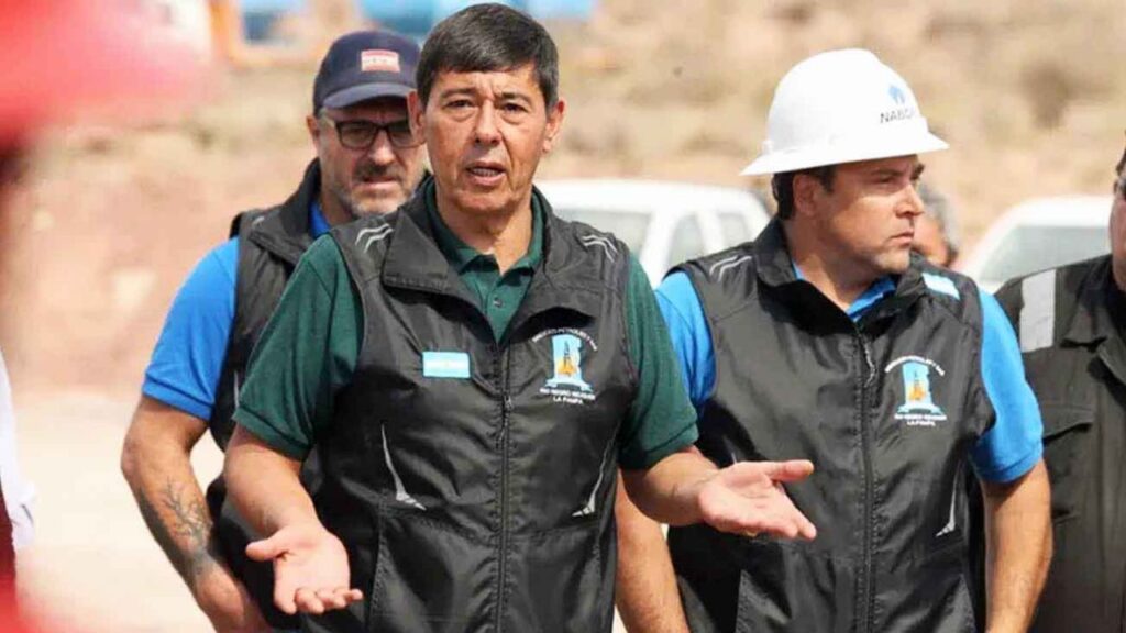 Sindicato del petróleo firma convenio para proteger trabajadores