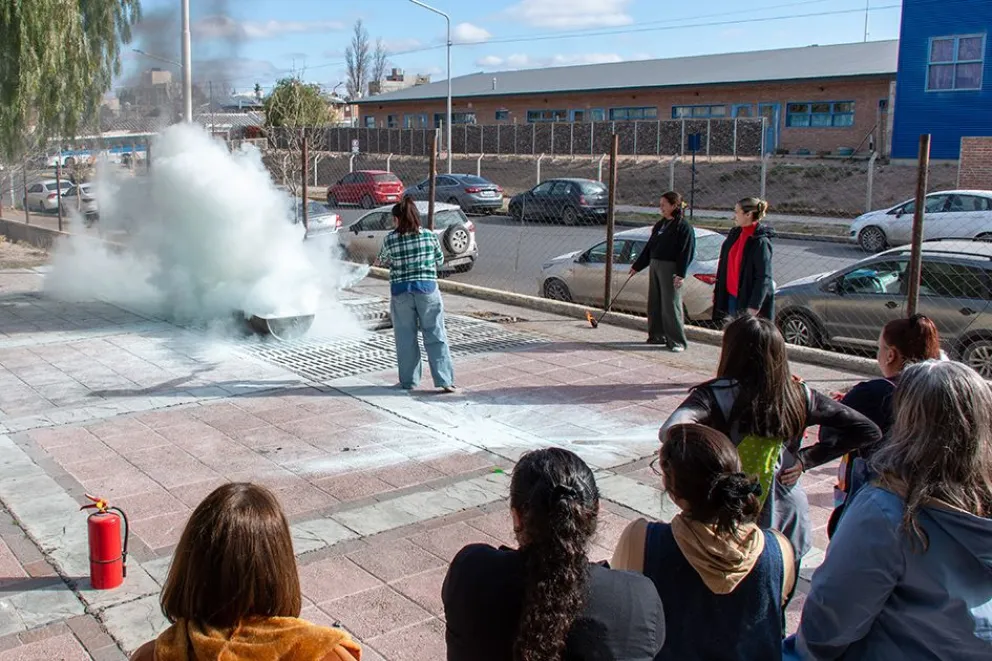 Docentes recibieron capacitación en prevención de incendios