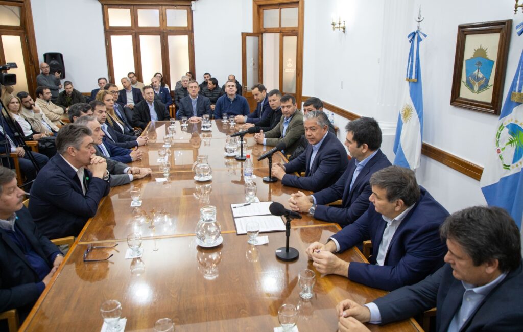 Operadoras, gremios e intendentes impulsan la recuperación del sector convencional