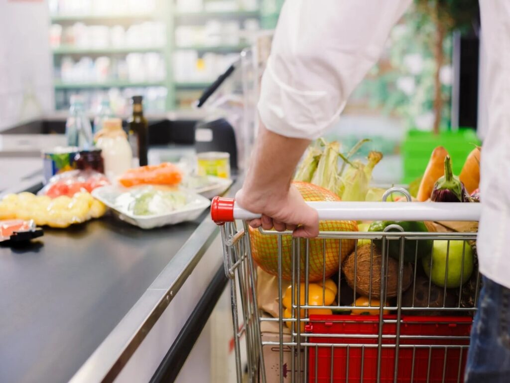 Indec: cuánto necesita una familia para no ser pobre