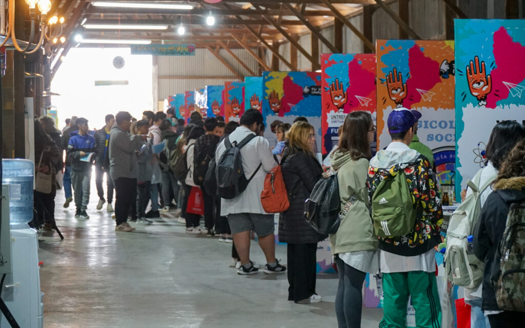 Universidades, becas y orientación vocacional en la feria de Chos Malal