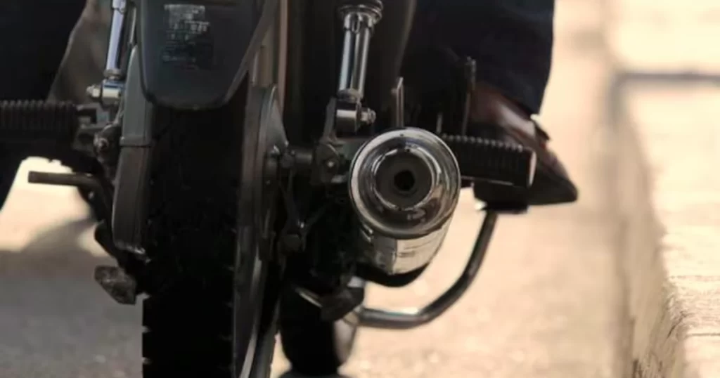 Ruidos, piruetas y tensión: motoqueros volvieron a alterar la calma en Unión de Mayo