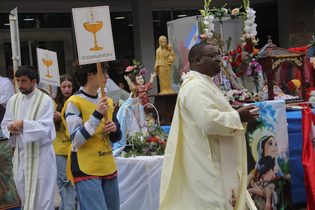 La Virgen de Centenario convocó multitudes y demandó asistencia médica
