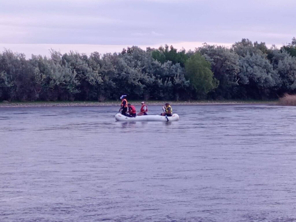 Un hombre se arrojó al río Neuquén y no volvió a salir