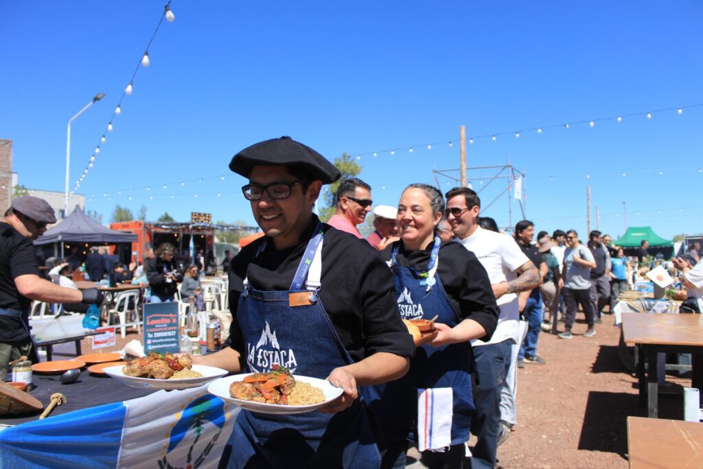 Zapala vivió el clásico Campeonato de Pollo al Disco
