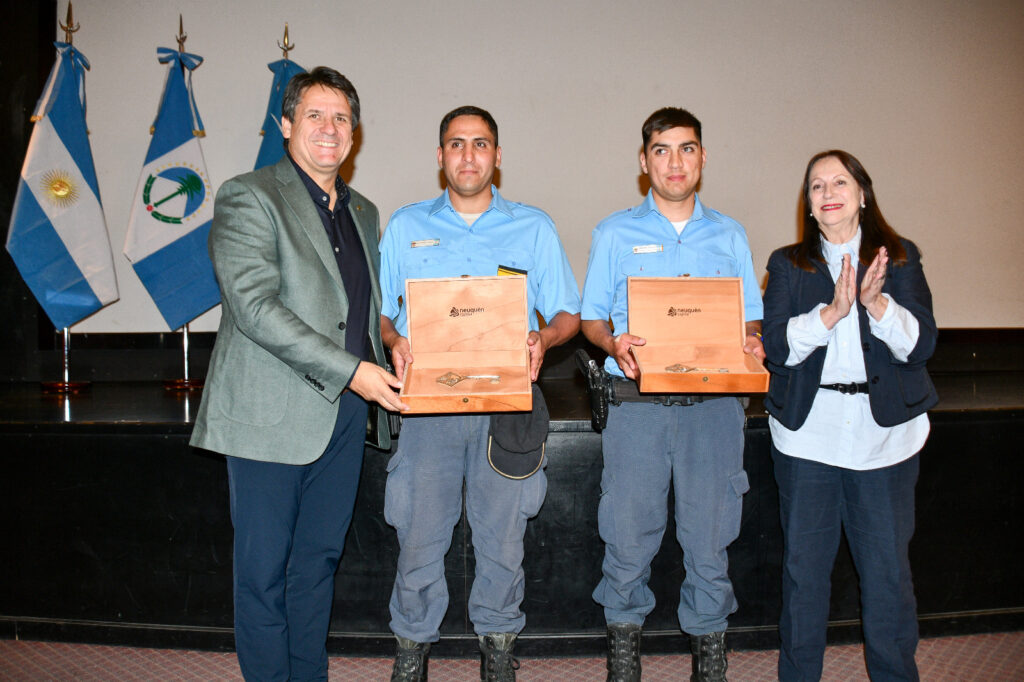 Efectivos neuquinos galardonados por acto heroico