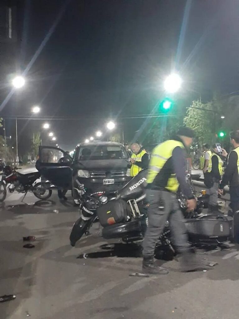 Avenida Mosconi: tres inspectores heridos tras ser embestidos por una camioneta