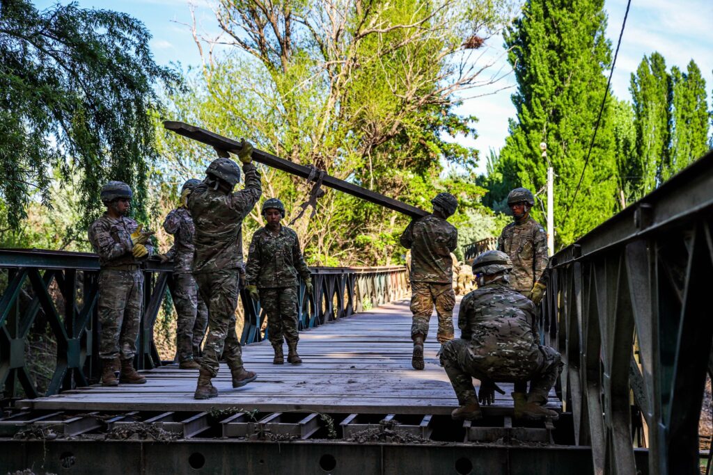 Ejército comienza obra de puente en El Porvenir