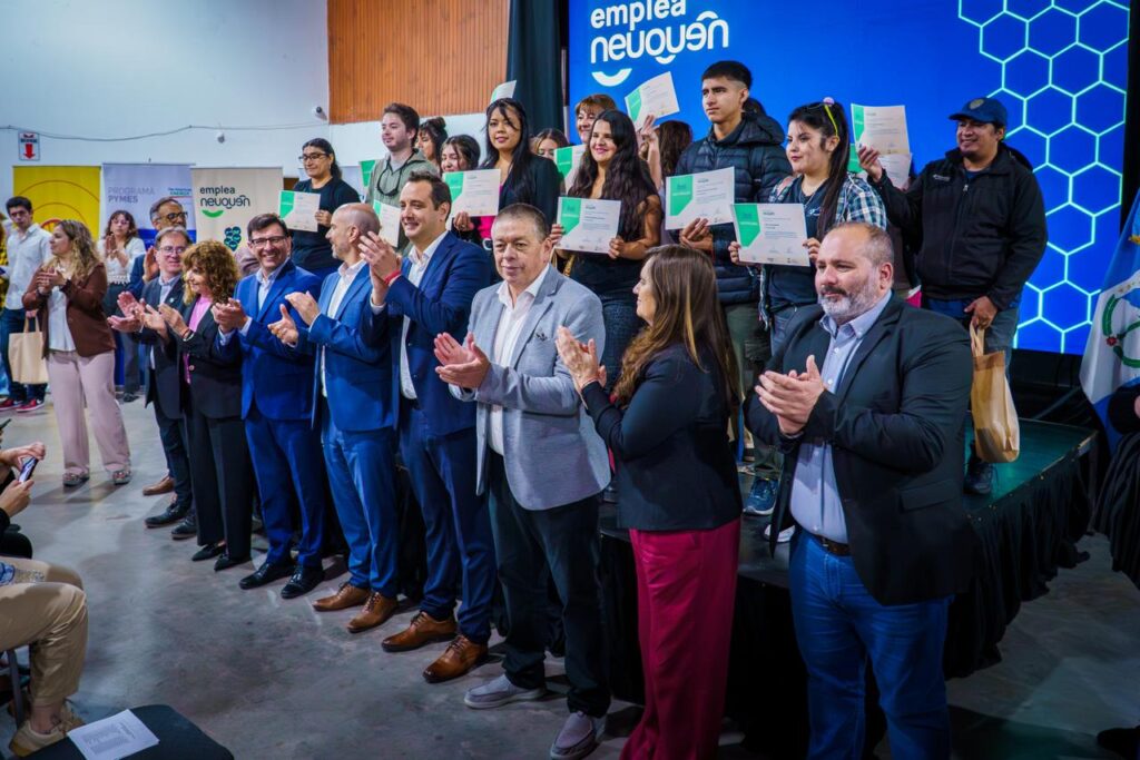 Emplea Neuquén: más de 400 egresados completaron su capacitación