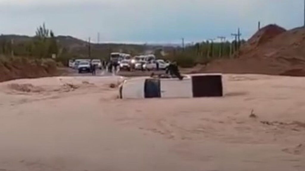 Fuerte temporal causó desbordes y calles inundadas en Rincón de los Sauces