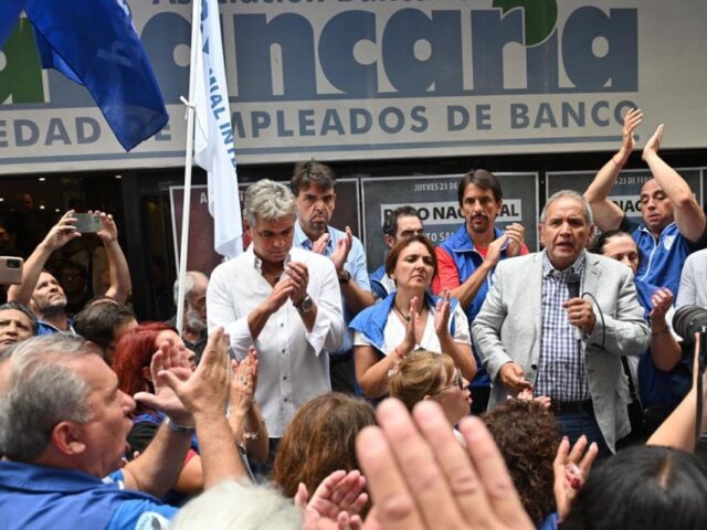 Ajuste bancario: suba del 2,3% y adicional por noviembre