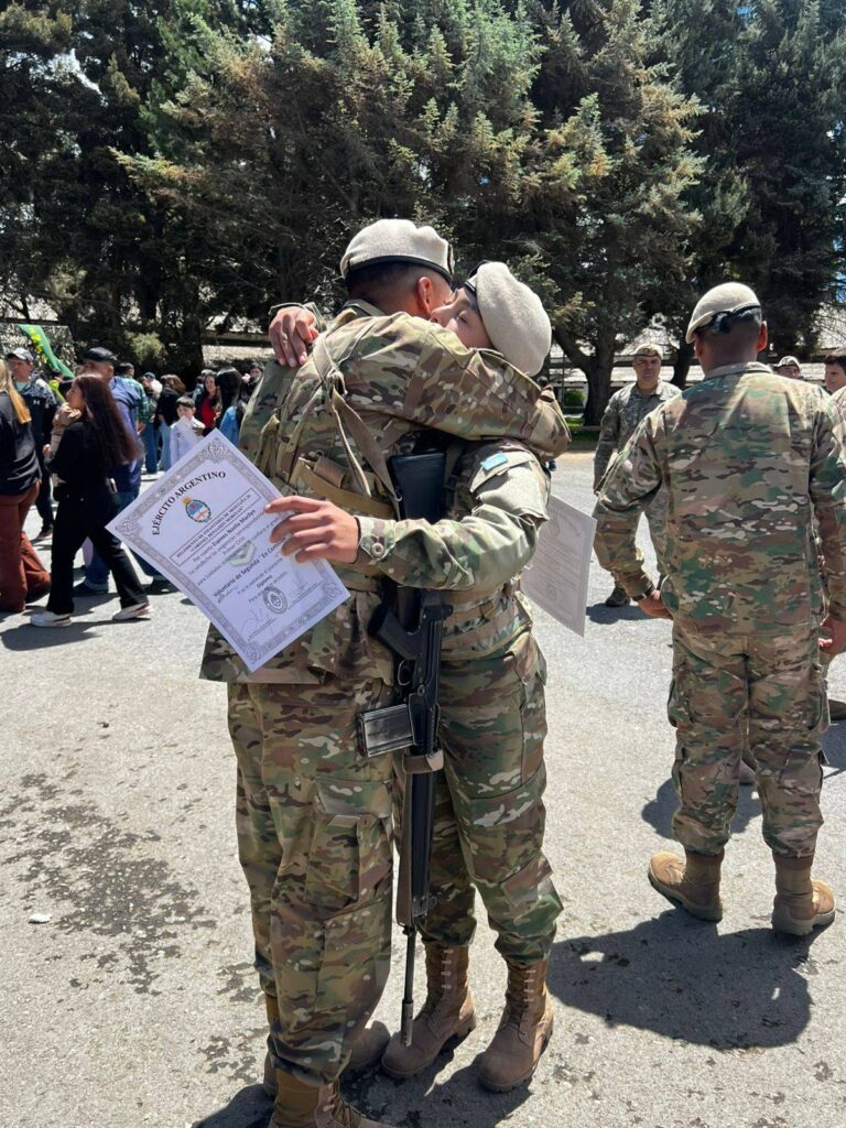Ceremonia militar reconoció a nuevos soldados voluntarios