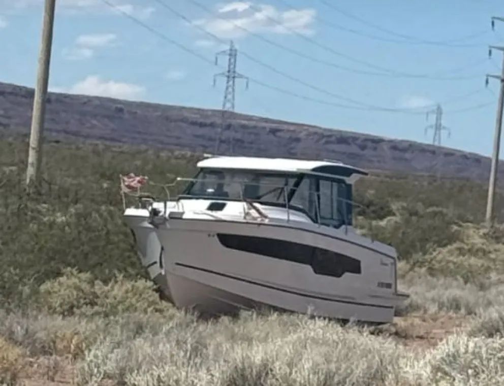 Perdió un bote en la Ruta 237 y puso en riesgo a varios conductores