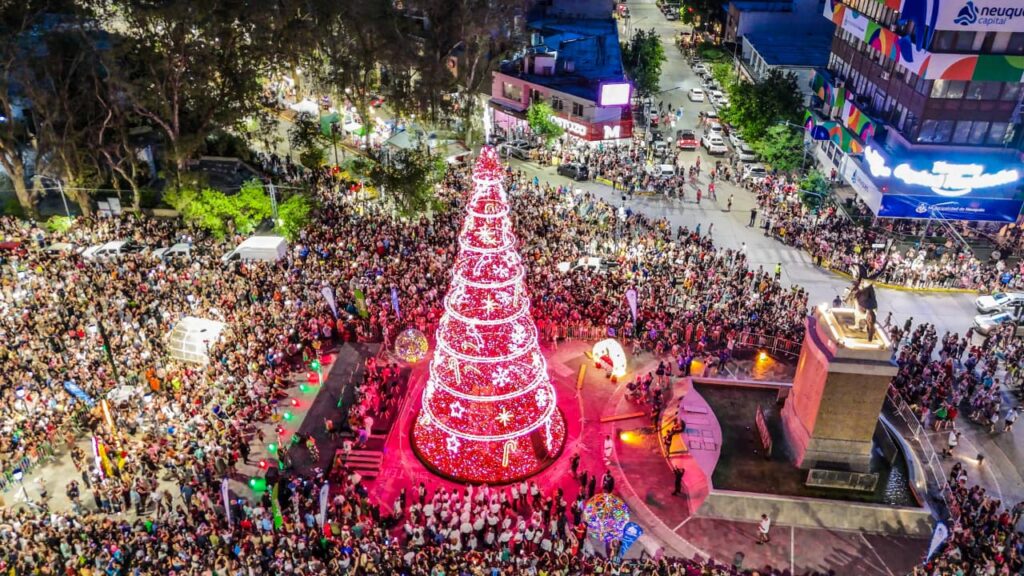 Encendieron el Árbol de Navidad en el centro neuquino