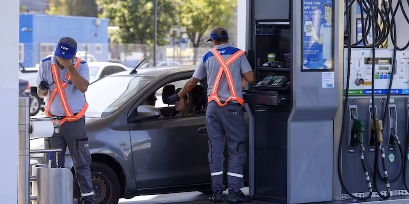 Anuncian una reducción del 2% en naftas