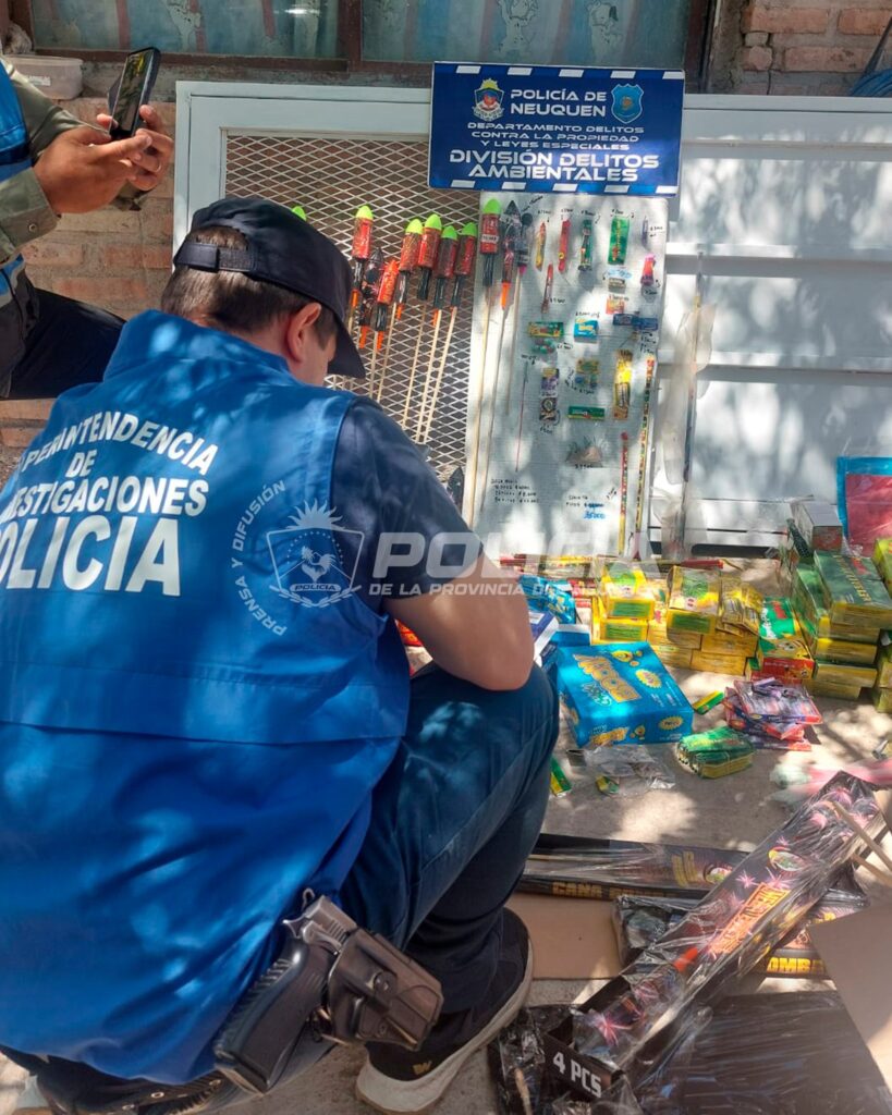 Allanamiento por pirotecnia y alimentos sin control sanitario