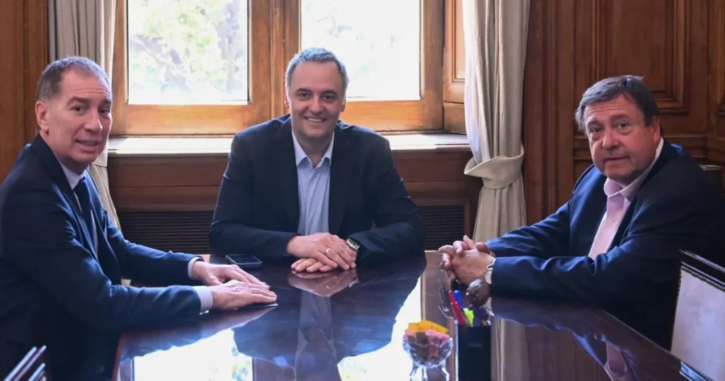 Reunión de Adorni y Santilli con Weretilneck