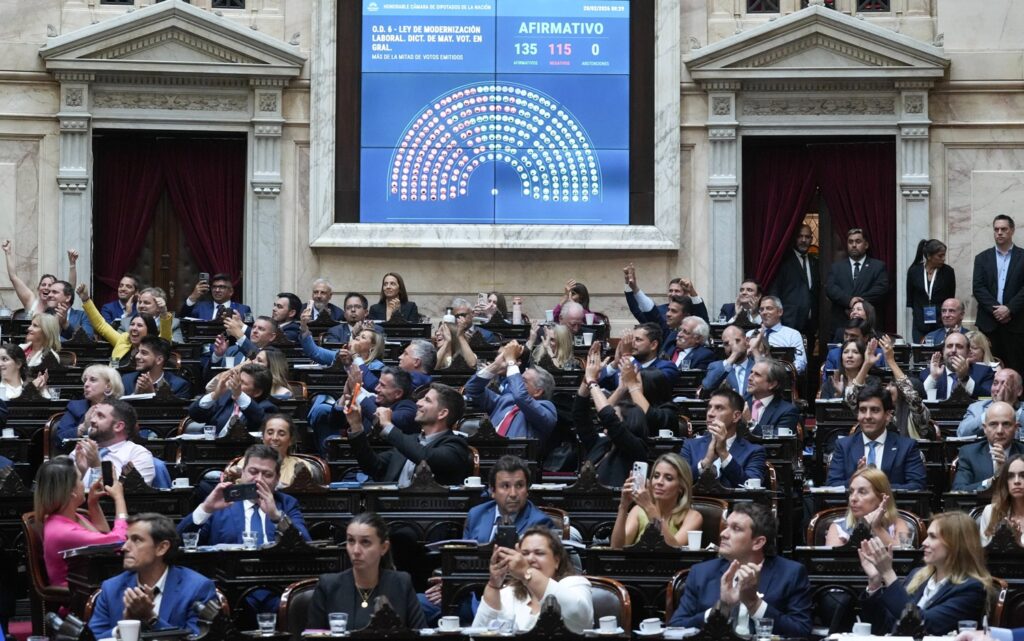 Con 135 votos, Diputados dio luz verde a la reforma laboral