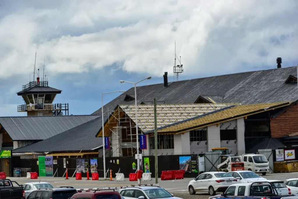 La obra del aeropuerto Chapelco mantiene los vuelos operativos