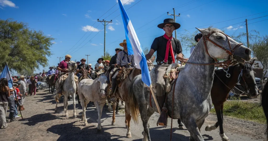 Cabalgata en Picún Leufú recuerda a Jorge Águila