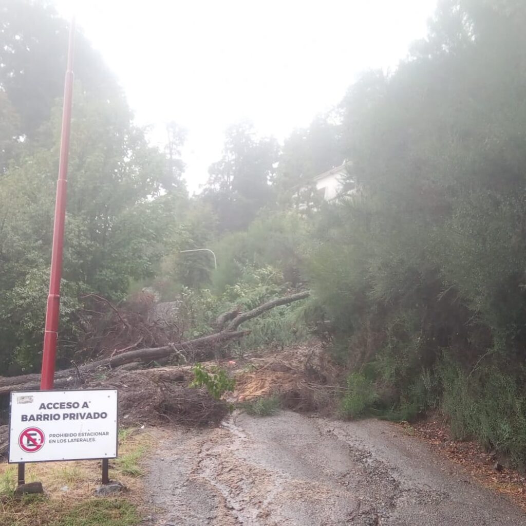 Villa La Angostura: inhabilitan acceso a Playa Correntoso