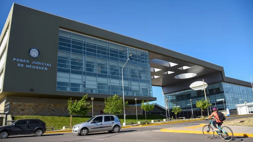 Una exempleada deberá devolver fondos transferidos por error del IPVU