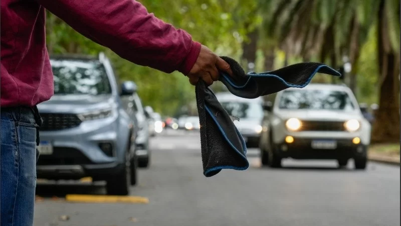 Nueva ordenanza en Centenario para ordenar la actividad de limpiavidrios