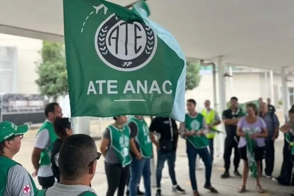 ATE anunció paro nacional y protestas en aeropuertos para este martes
