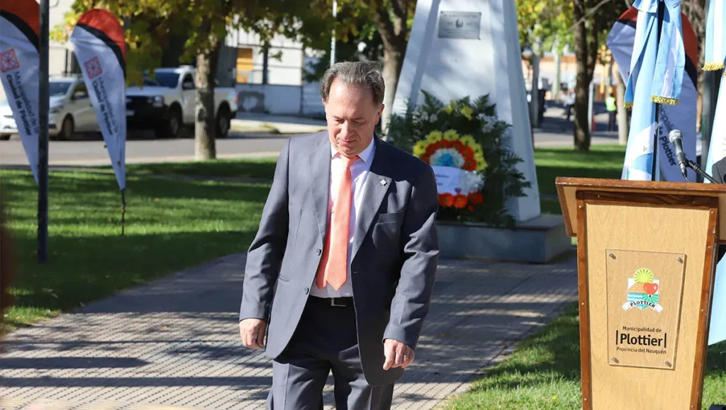 Este lunes formulan cargos contra Luis Bertolini