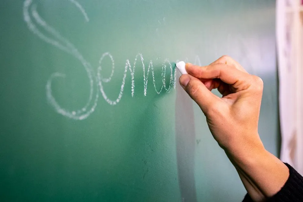 Fallo laboral contra descuentos salariales a docente