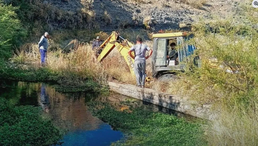 Loncopué realiza intervención preventiva en su red de agua