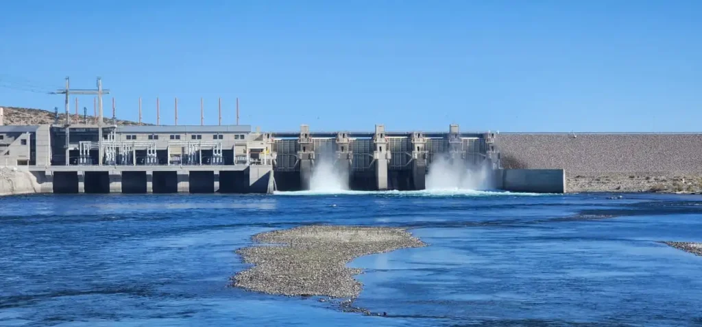 Precaución en el Limay por variaciones de caudal