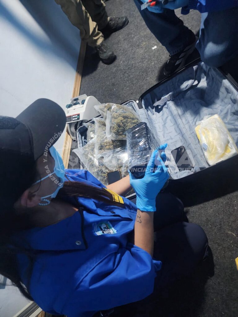 Allanamiento en San Martín: incautan droga, dinero y armas