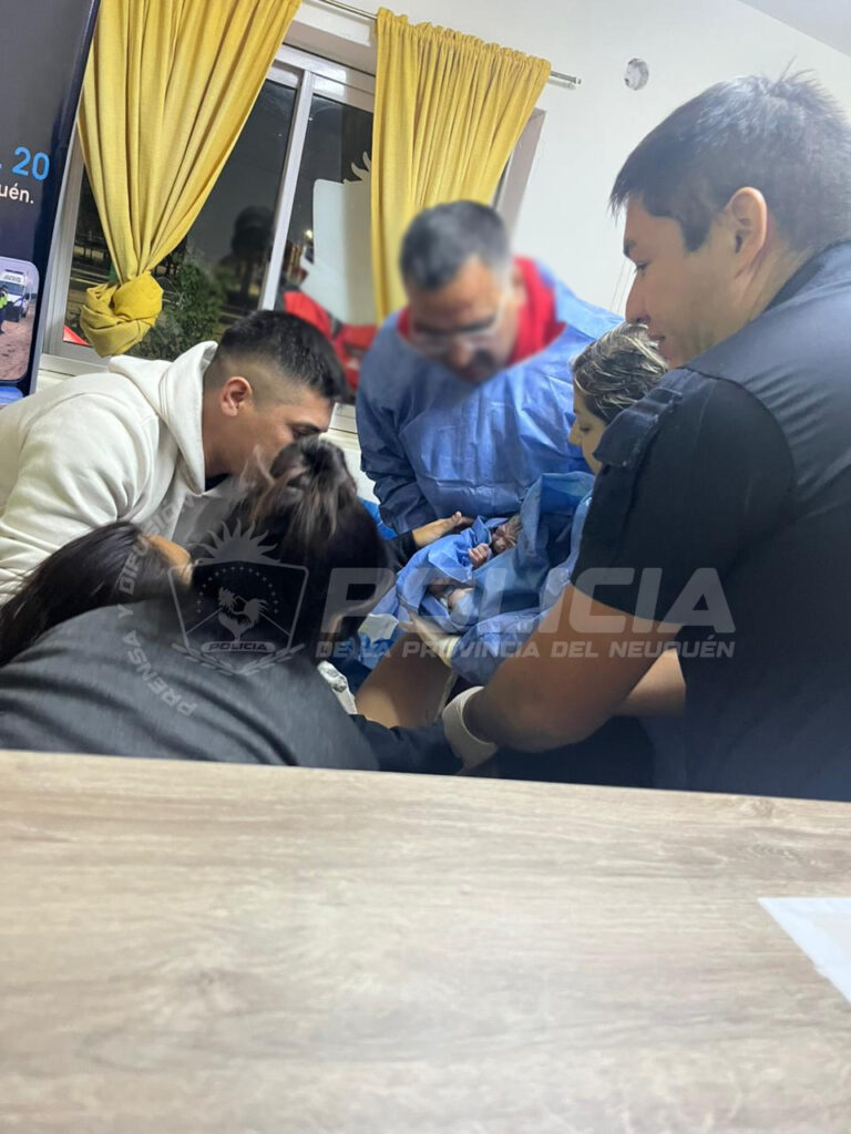 Parto de urgencia en una comisaría del Parque Industrial