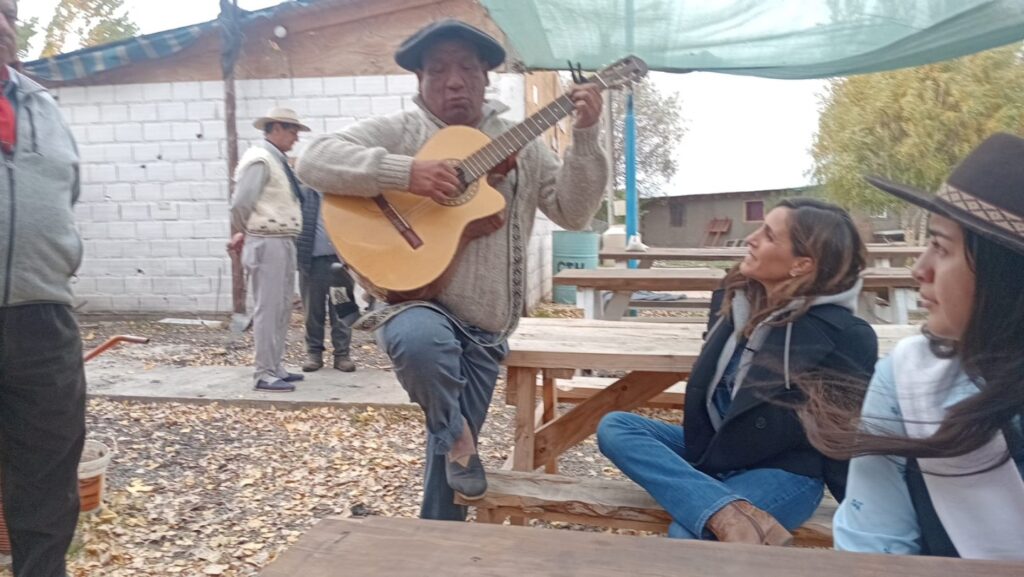 Soledad Pastorutti visitó Junín y recorrió el centro tradicionalista