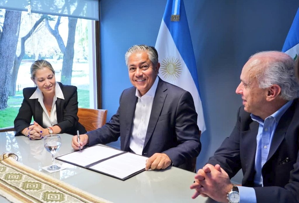 Aportes privados financiarán programas de empleo y becas