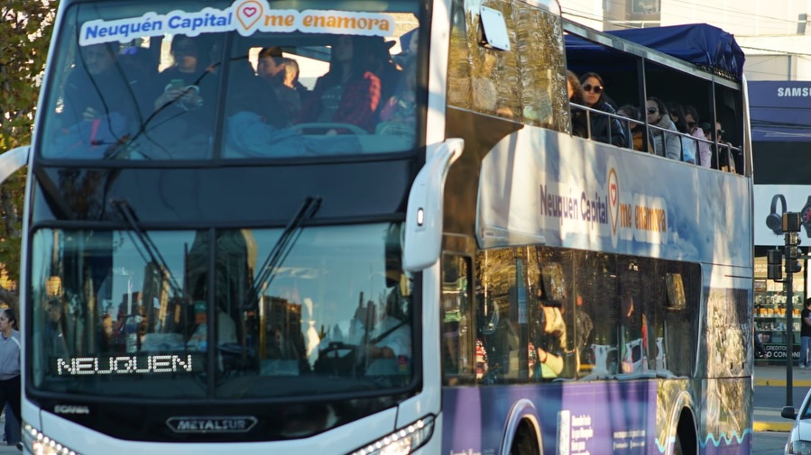 Los nuevos buses turísticos ya recorren la ciudad