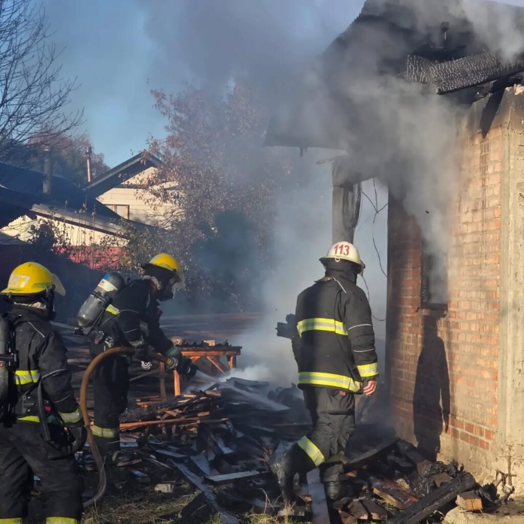 Un incendio destruyó una vivienda en San Martín de los Andes