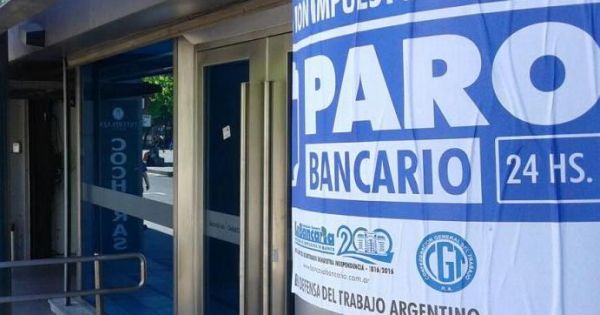 Bancarios escalan conflicto con paro nacional
