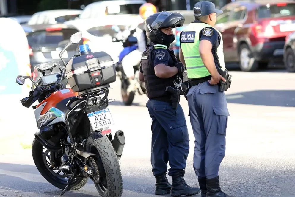 Intentó robar en un supermercado y cayó por un pedido de captura