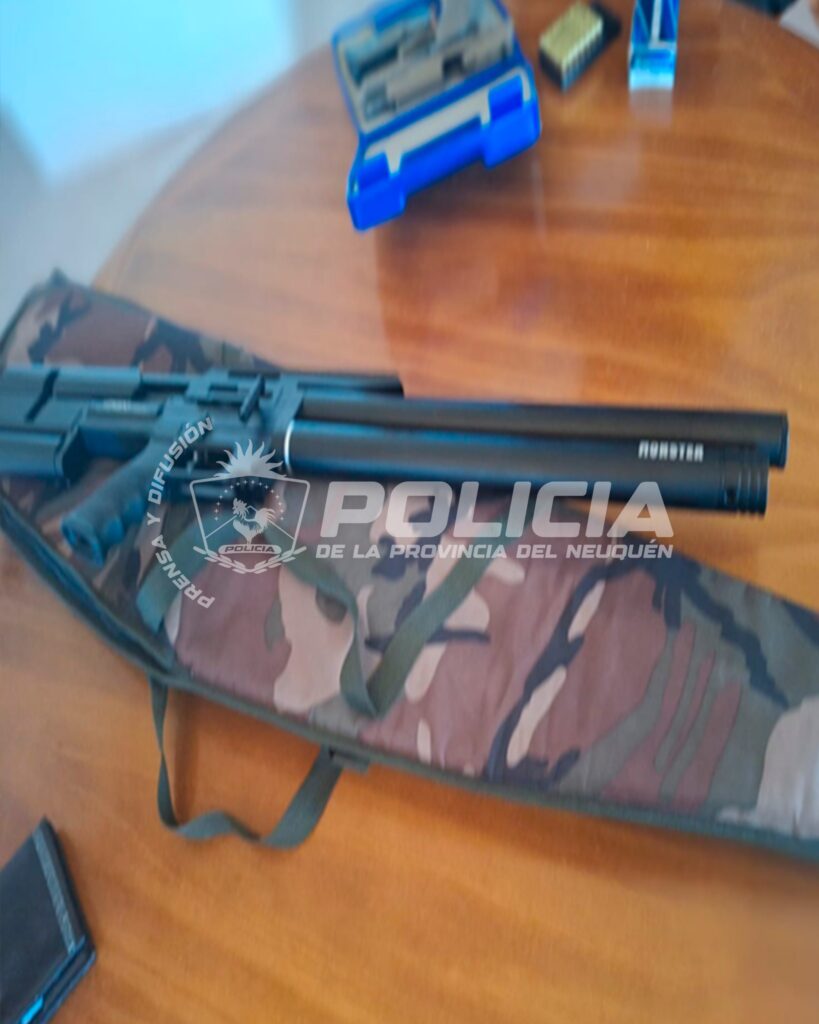 Operativo en Centenario: incautan arma y proyectiles