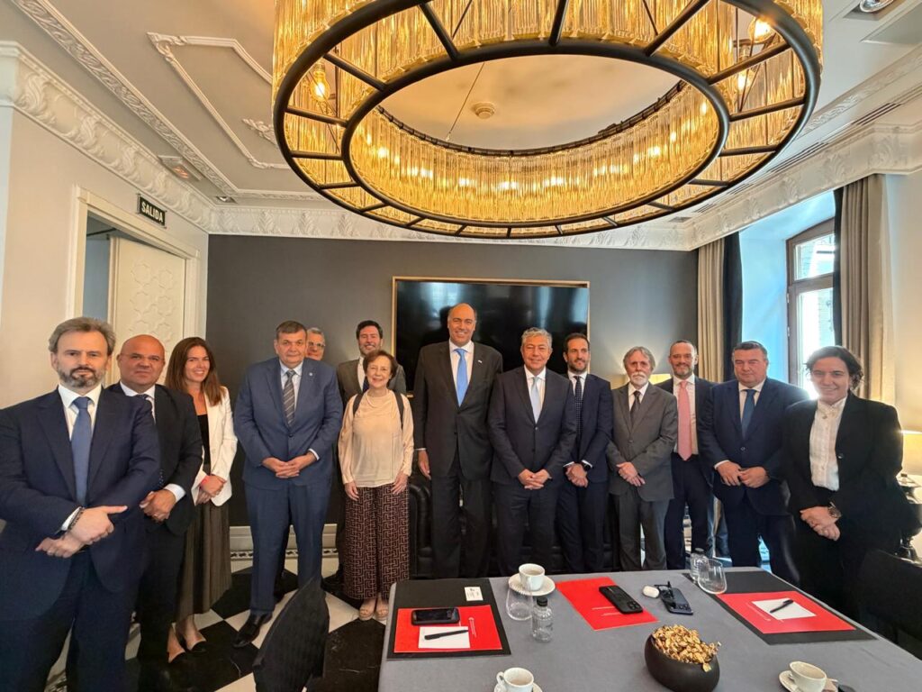 Figueroa convocó a inversores europeos a desembarcar en Neuquén