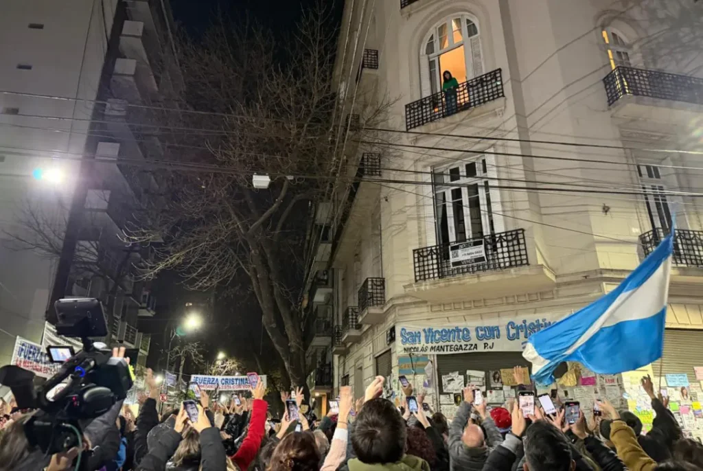Intimaron a Cristina Kirchner a cumplir las reglas del arresto domiciliario