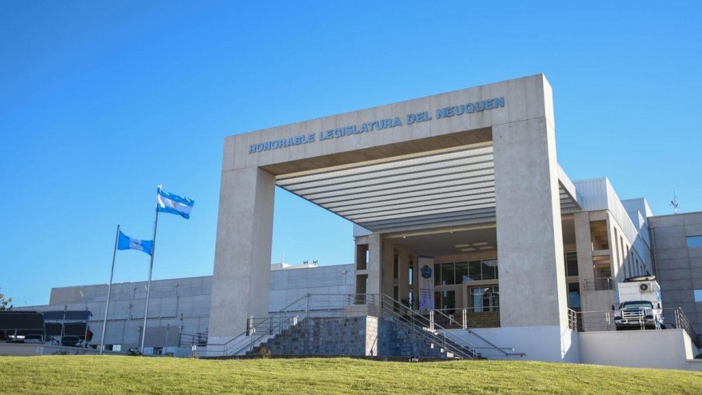 La Legislatura autorizó financiamiento para rutas y energía en Neuquén