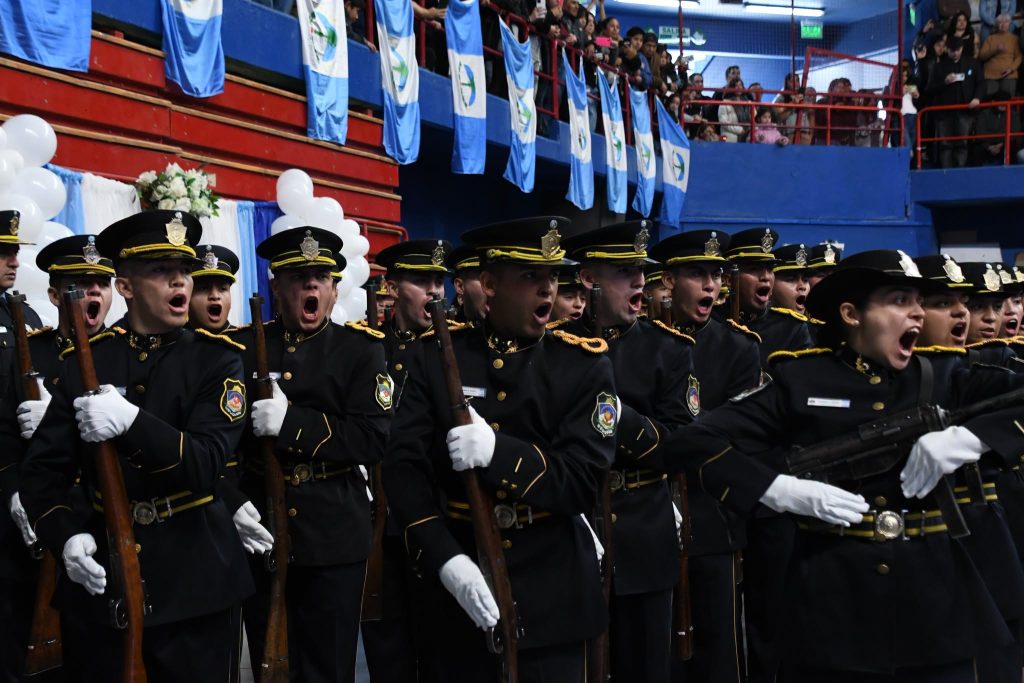 Fuerzas policiales realizaron juramento a la bandera