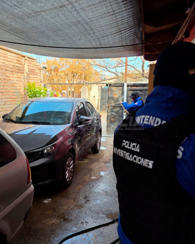 Dos allanamientos por estafas: demoraron a una mujer y secuestraron un auto