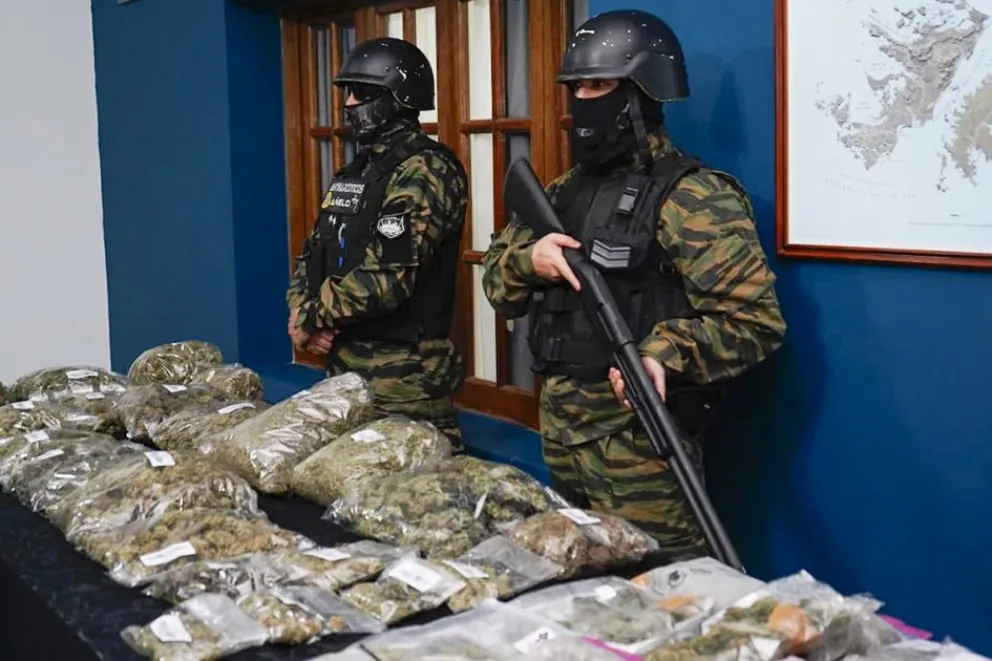 Secuestran drogas por $350 millones y cinco armas de guerra